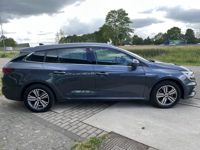 Renault MEGANE Estate 1.6 E-Tech Plug-In Hybrid 160PK Intens / Camera / Parkeerkhulp V+A / Head-up display / Keyless / LMV /
