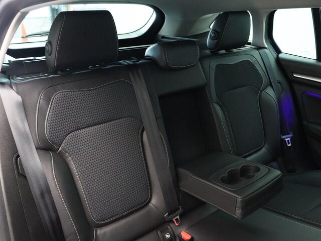Renault MEGANE Estate 140pk TCe Bose | Dealer onderhouden | 1700kg geremd | Achteruitrijcamera | Dodehoeksensor |