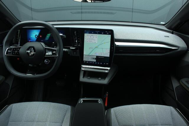 Renault MEGANE E-Tech Comfort Range Techno 60 kWh 220Pk | Google Navigatie | Draadloze Carplay | Parkeersensoren & Camera | Voorstoelen & Stuur verwarming | All Season Banden | Full LED Verlichting |