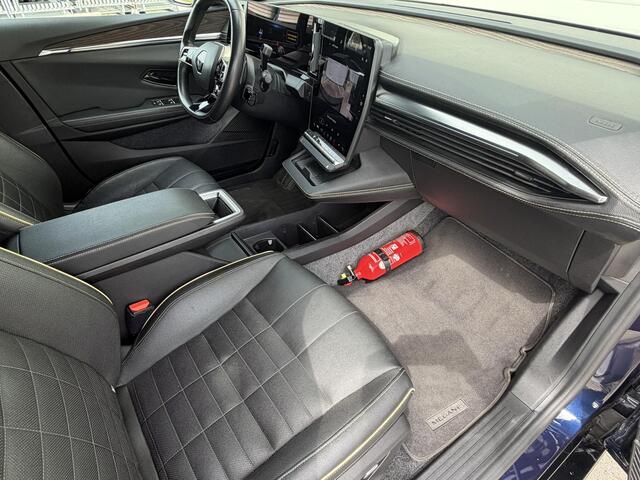 Renault MEGANE E-Tech EV60 Optimum Charge 220 Iconic Leder / SOH 94% / Warmtepomp / Camera Binnenspiegel / 360 Camera / Navigatie / Carplay / Clima / Two Tone / 20" lm
