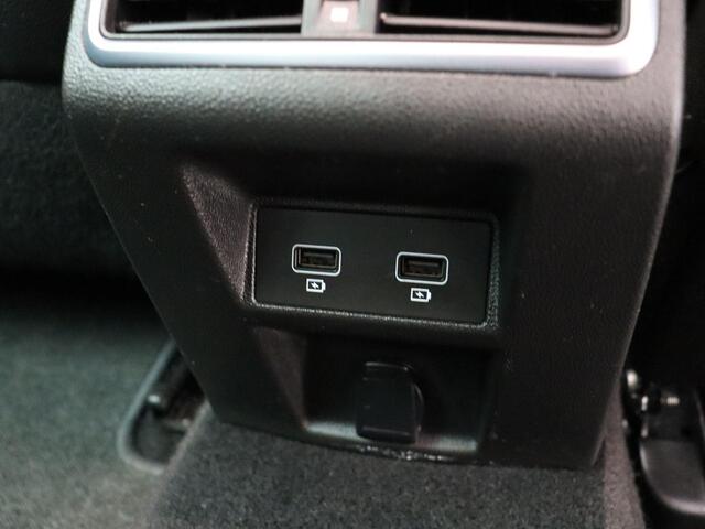 Renault MEGANE Estate 140pk TCe Intens | Volledig lederen interieur | Elektrische bestuurdersstoel | Head Up Display | Stoel en stuurverwarming |