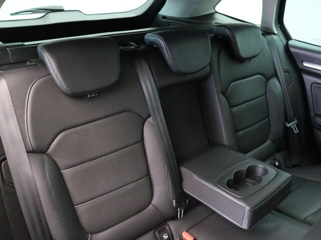 Renault MEGANE Estate 140pk TCe Intens | Volledig lederen interieur | Elektrische bestuurdersstoel | Head Up Display | Stoel en stuurverwarming |