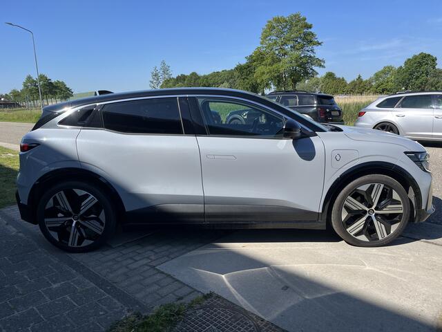 Renault MEGANE E-Tech EV60 220 Optimum Charge Iconic 2e Pinksterdag open 09.30 - 17.00 uur