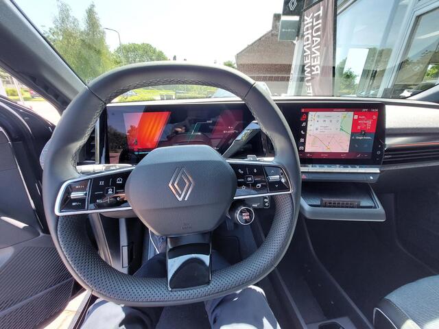 Renault MEGANE E-Tech comfort range Business Edition 60 kWh Google Intergratie / Achteruitrijcamera / Draadloze Oplader / Multi Sense DEMO