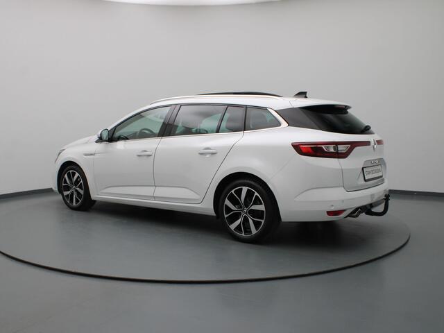 Renault MEGANE Estate TCe Bose 160pk Camera | Cruise | Parkeersens. v+a | Panoramadak | Stoelverw. | Trekhaak