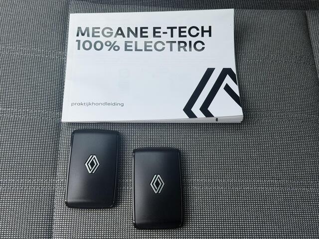 Renault MEGANE E-Tech comfort range iconic 60 kWh / SOH 96 % / Fabrieksgarantie tot 9-2027 / Harman&Kardon / Dodehoek Detectie / 360 Camera / CCS Snelladen / Navigatie / Adaptieve Cruise / Stoelverwarming /