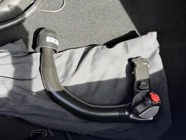 Renault MEGANE E-Tech comfort range techno 60 kWh / SOH 97 % / Trekhaak / Fabrieksgarantie tot 9-2027 / Harman&Kardon Audio / Dodehoek Detectie / 360 Graden Camera / CCS Snel Laden / Navigatie / Adaptief Cruise Control / Stoelverwarming /