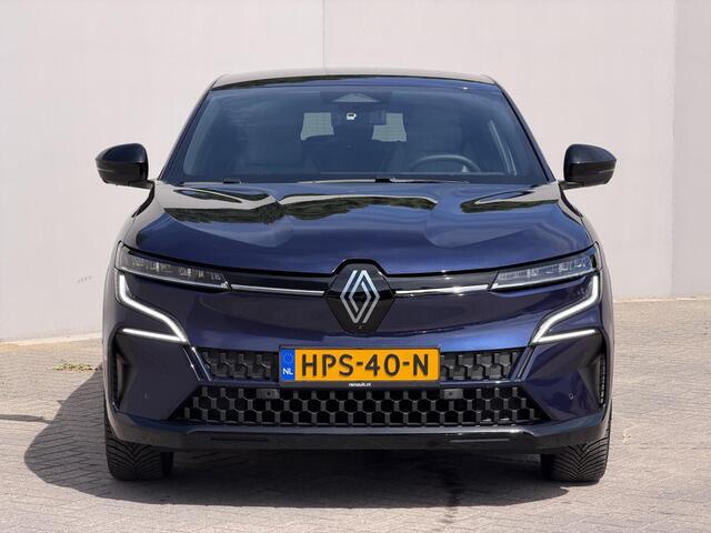 Renault MEGANE E-Tech comfort range techno 60 kWh / SOH 97 % / Trekhaak / Fabrieksgarantie tot 9-2027 / Harman&Kardon Audio / Dodehoek Detectie / 360 Graden Camera / CCS Snel Laden / Navigatie / Adaptief Cruise Control / Stoelverwarming /