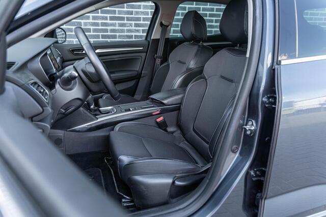 Renault MEGANE 1.3 TCe 140 EDC Intens | Navigatie 9,3 inch | Achteruitrijcamera | Parkeersensoren | Keyless Entry | Lichtmetalen Velgen 17 inch | Stoelverwarming | Digitale Cockpit | Apple Carplay | Android Auto