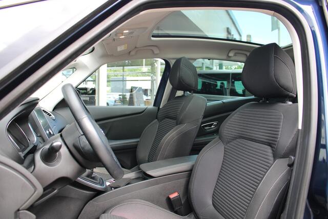 Renault SCENIC 1.2 TCe Panorama dak | Cruise control | Navigatiesysteem | Winterbanden Set met velgen | Trekhaak | Trekgewicht 1850 KG