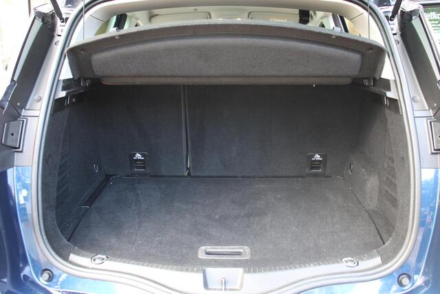 Renault SCENIC 1.2 TCe Panorama dak | Cruise control | Navigatiesysteem | Winterbanden Set met velgen | Trekhaak | Trekgewicht 1850 KG