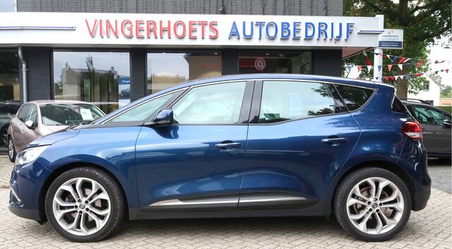 Renault SCENIC 1.3 TCe * Zen * Automaat * 140 Pk Benzine 4-Cilinder * * Navigatie * Cruise Control * 3 Stoelen 2e Zitrij * 20" L.M. Velgen * Keyless Entry & Start Button * Eerste eigenaar * Kilometer Autopas & Alle nota's aanwezig * Vingerhoets; Vierde Generatie Eerstek