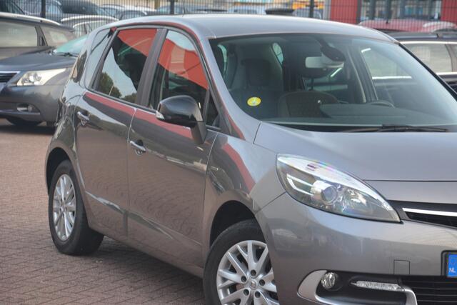 Renault SCENIC 1.5 dCi Bose Nette Scenic automaat onderhoudshistorie volledig aanwezig laatste beurt bij 144000km riem vv bij 118000 met oa lmv key less navigatie pdc trekhaak