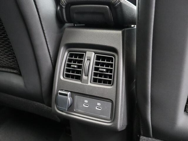 Renault Symbioz E-Tech full hybrid 160pk iconic | Vijf jaar garantie | Harman Kardon | Panoramisch dak | Elek. verwarmbaar voorruit | Stoel- en stuurwielverwarming |