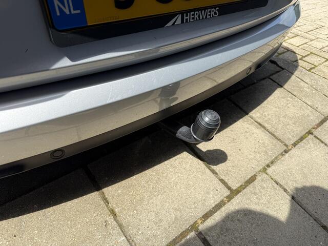Renault TALISMAN Estate 1.3 TCe Limited / Trekhaak / Automaat / Navigatie / Cruise Control / Bluetooth / Climate Control / Keyless Entry&Go / Sensoren voor en achter / NAP