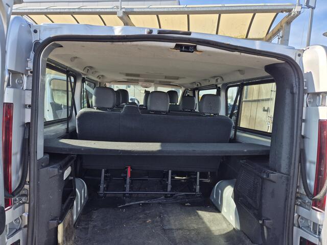 Renault TRAFIC 1.6 dCi passenger 8-pers 72.000km militair kenteken cvo airco cruise pdc achterschade Générique