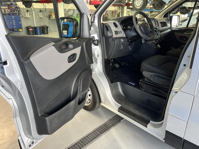 Renault TRAFIC 1.6 dCi T27 L1H1 DC Airco Navigatie Telefoonvoorbereiding Cruise controle 6-Persoons Parkeerhulp achter Euro 6 Bpm vrij voor particulier gebruik !!