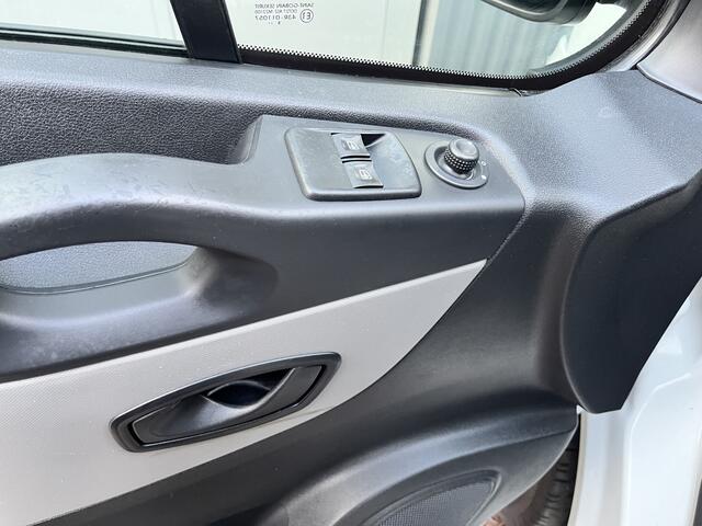 Renault TRAFIC 1.6 dCi T27 L1H1 122pk Airco Cruise controle Kastinrichting 3-Persoons Telefoonverbinding Parkeersensoren achter 1e eigenaar Euro 6