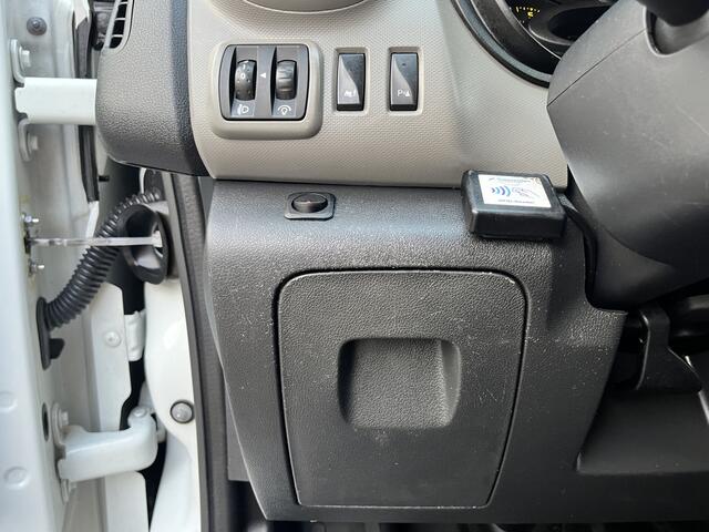 Renault TRAFIC 1.6 dCi T27 L1H1 122pk Airco Cruise controle Kastinrichting 3-Persoons Telefoonverbinding Parkeersensoren achter 1e eigenaar Euro 6