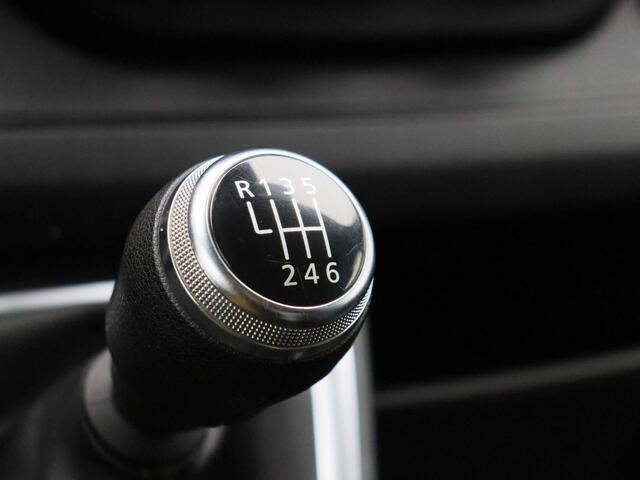 Renault TRAFIC 2.0 dCi 130 T30 L2H1 Work Edition | BTW | Navigatie | Parkeersensoren | Lat om lat | Vloer en Wand bekleding | Climate Control | Cruise Control |