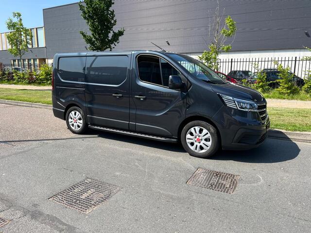 Renault TRAFIC Red 2.0 CDI, L1 H1, 150 PK, Euro 6, Airco, cruise, nav, camera,