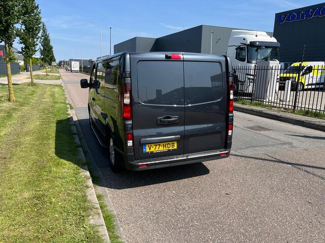 Renault TRAFIC Red 2.0 CDI, L1 H1, 150 PK, Euro 6, Airco, cruise, nav, camera,