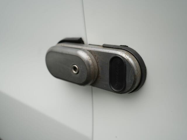 Renault TRAFIC 2.0 dCi 120 T29 L2H1 Work Edition - Complete Kastinrichting! - Achteruitrijcamera - Cruise Control - DAB - Dealeronderhouden - Trekhaak