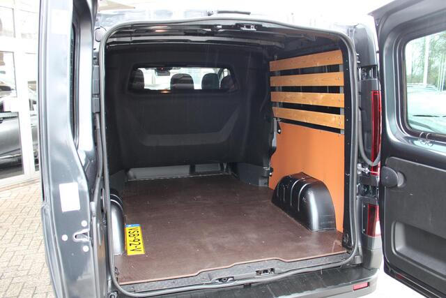 Renault TRAFIC 2.0 dCi 130 T29 L2H1 DC Business | Trekhaak | Navigatiesysteem | Cruise control | Achterruitrij camera | Tweede schuifdeur | Dubbel Cabine