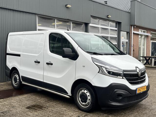 Renault TRAFIC 2.0 dCi L1H1 120pk Bouwjaar 08-07-2021 Airco Cruise controle 3-Persoons Telefoonverbinding Parkeersensoren achter Sitebars 1e eigenaar Euro 6 Dealer onderhouden