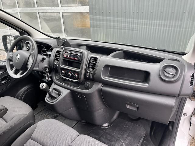 Renault TRAFIC 2.0 dCi L1H1 120pk Bouwjaar 08-07-2021 Airco Cruise controle 3-Persoons Telefoonverbinding Parkeersensoren achter Sitebars 1e eigenaar Euro 6 Dealer onderhouden