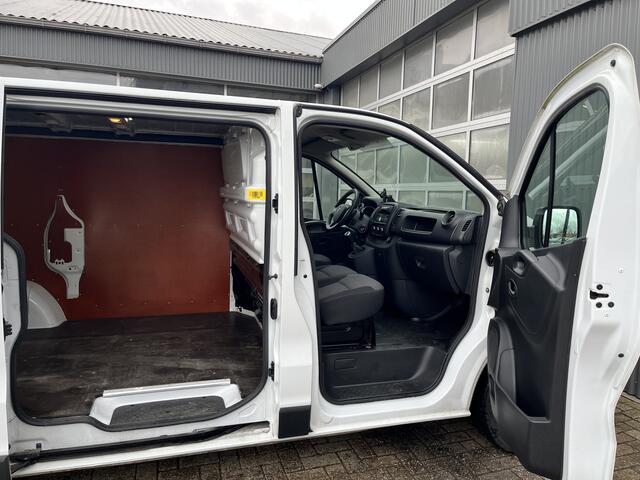 Renault TRAFIC 2.0 dCi L1H1 120pk Bouwjaar 11-11-2021 Airco Cruise controle 3-Persoons Telefoonverbinding Parkeersensoren achter Sitebars 1e eigenaar Euro 6 Dealer onderhouden