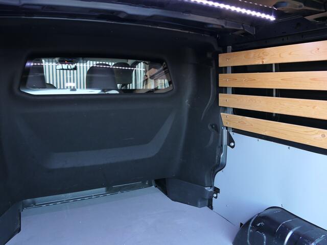 Renault TRAFIC 2.0 dCi 170 T29 L2H1 DC Luxe - AUTOMAAT - Allseasons - Trekhaak - Achterdeur met ruiten - Sidebars - Stoelverwarming