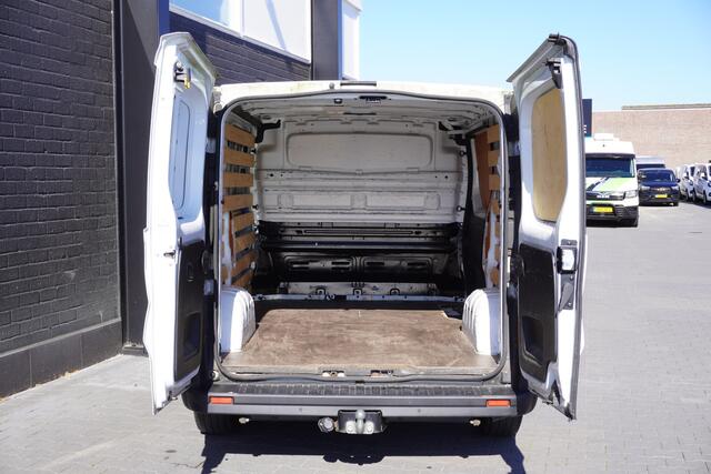 Renault TRAFIC 2.0 dCi 120PK EURO 6 - Airco - Cruise - Trekhaak - ¤ 12.499 ,- Excl.