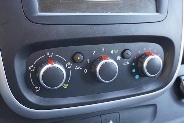 Renault TRAFIC 2.0 dCi 120PK EURO 6 - Airco - Cruise - Trekhaak - ¤ 12.499 ,- Excl.