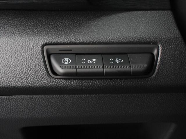 Renault TRAFIC 2.0 Blue dCi 150 Automaat L2H1 Adv. Dubbele Cabine Navigatie Airco Lichtmetalen velgen Betimmering Trekhaak Camera Parkeer sensoren Dab