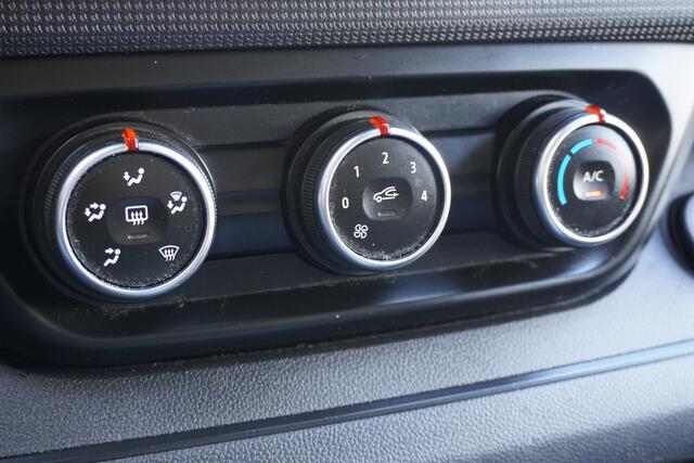 Renault TRAFIC 2.0 dCi 110PK L2 EURO 6 - Airco - Cruise - Trekhaak - ¤ 15.900,- Excl.