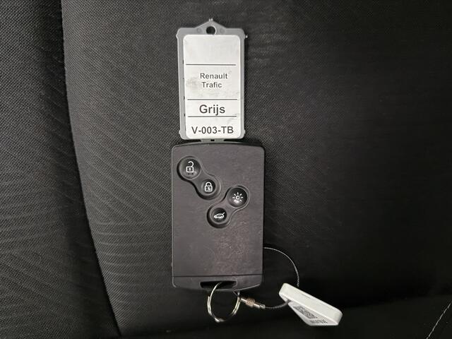 Renault TRAFIC 1.6DCi 145PK Sport | 2xSchuifdeur | Navigatie | Camera | Airco | Cruise | Trekhaak | 3-Zits