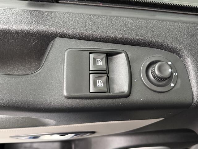 Renault TRAFIC 1.6DCi 145PK Sport | 2xSchuifdeur | Navigatie | Camera | Airco | Cruise | Trekhaak | 3-Zits