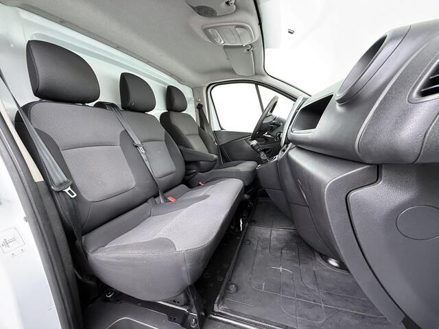Renault TRAFIC 2.0dCi 120PK T29 L1H1 3-Persoons Navi Euro 6 Apple Carplay Android Auto Cruise Control Pdc Comfort Betonplex Vloer Wandbetimmering Schuifdeur Led Origineel Nederlandse Bus