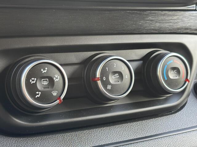 Renault TRAFIC 2.0 dCi 130 T30 L2H1 Work Edition / Trekhaak / 2500 kg trekgewicht / Apple Carplay / Android Auto / Achteruitrijsensoren / Cruise Control / DAB Radio /