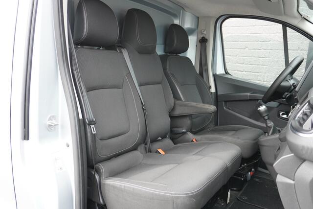 Renault TRAFIC 2.0 dCi 150PK L2 EURO 6 - Airco - Cruise - PDC - ¤18.950,- Excl.