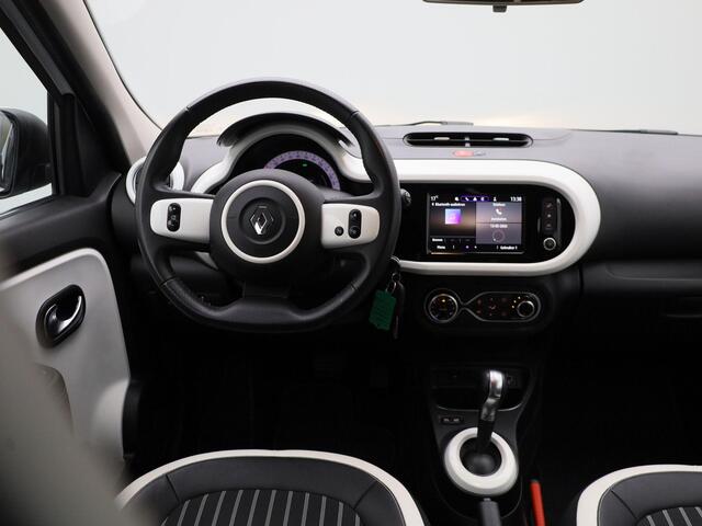 Renault TWINGO Z.E. R80 Intens | 15" LMV | Licht- & Regensensor | Apple Carplay & Android Auto | Climate Control | Cruise Control & Snelheidsbegrenzer | Half-Lederen Bekleding | Stuurwiel & Versnellingspook Leder | DAB-Radio