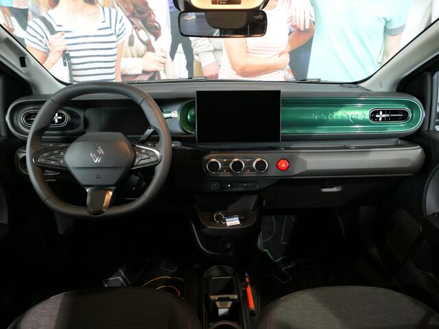 Renault TWINGO urban range techno 80pk - Demo! - Stoelverwarming - Parkeerassistent - Dodehoek