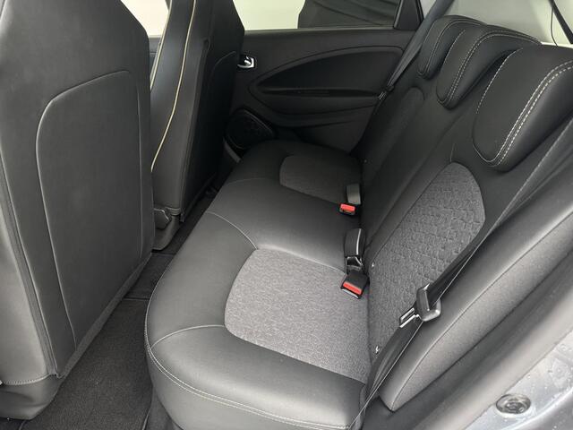 Renault ZOE R135 Iconic 52 kWh | Navigatie | Camera | Stoel + stuurverwarming | Warmtepomp |