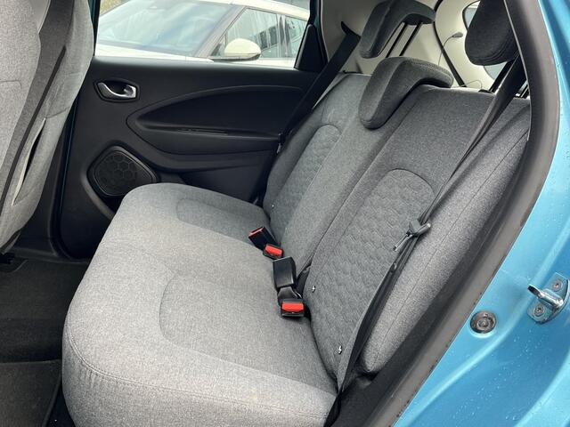 Renault ZOE R135 Intens 52 kWh VAN: ¤16.900- VOOR: ¤13.877,- UW EINDEJAARSVOORDEEL: ¤3.023 |SOH 94% KOOPACCU | 3-FASE LADER + SNELLAADFUNCTIE | STOEL + STUURWIELVERWARMING | CAMERA | NAVI |Rijklaar geleverd met 12 maanden BOVAG-garantie