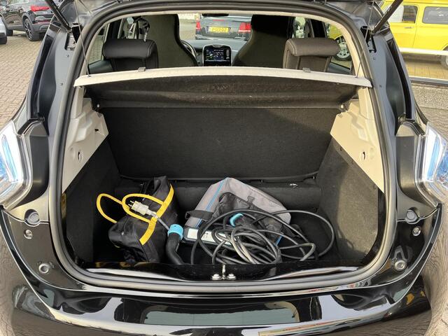 Renault ZOE R90 Entry 22 kWh (ex Accu) Zeer goed onderhouden en complete uitvoering, navi, pdc, cruise controle, tel. etc.