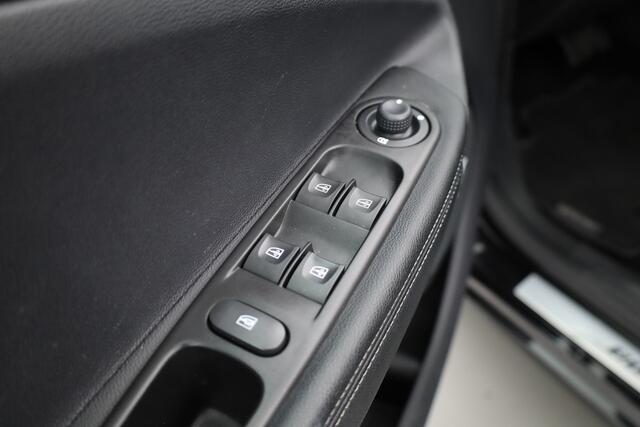 Renault ZOE R110 Iconic 41 kWh | Cruise Control | Bose Audio | Camera + PDC A | Stoelverw. | Navi | Keyless x