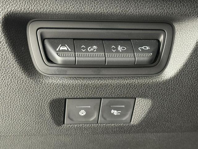 Renault ZOE R135 Iconic 52 kWh Clima / Camera / BOSE Hifi / Navigatie / 17" / Stoel/Stuur verwarming