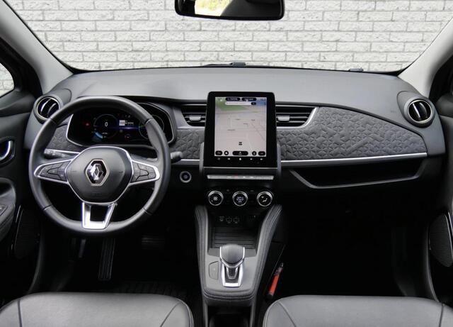 Renault ZOE R135 Iconic 52 kWh Clima / Camera / BOSE Hifi / Navigatie / 17" / Stoel/Stuur verwarming