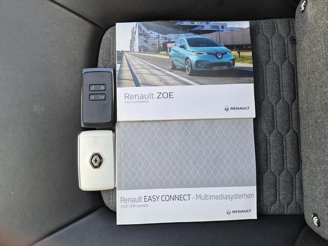 Renault ZOE R135 Intens 52 kWh / SOH 94% / Koop accu / dealer onderhouden / CCS Snelladen / Achteruitrijcamera / Cruise control / Apple Carplay Android Auto / Warmtepomp / Parkeersensoren voor en achter /